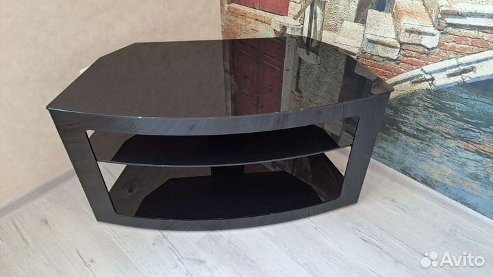 Стеклянная тумба под тв