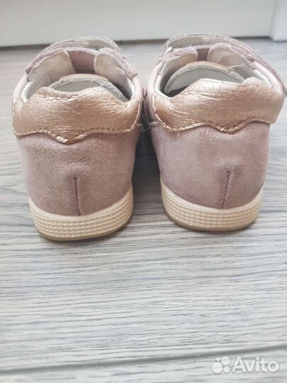 Кроссовки для девочки