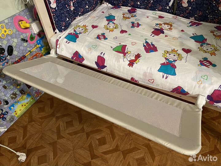 Защитный бортик для кроватки