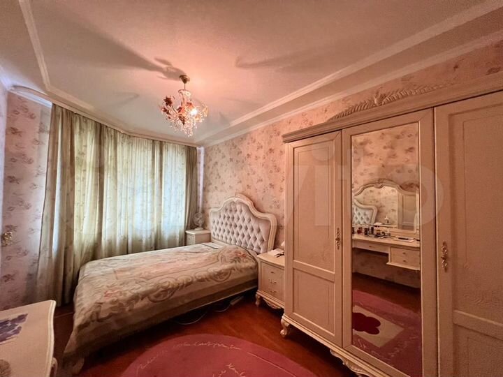 4-к. квартира, 180 м², 3/9 эт.