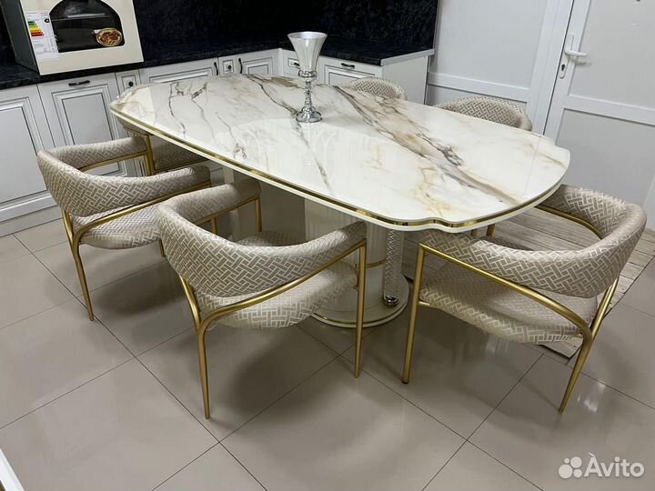 Кухонный стол и стулья