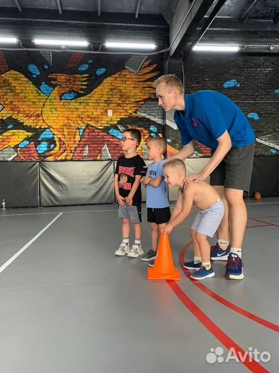 Тренер по баскетболу