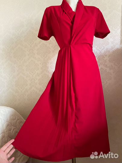 Красное платье