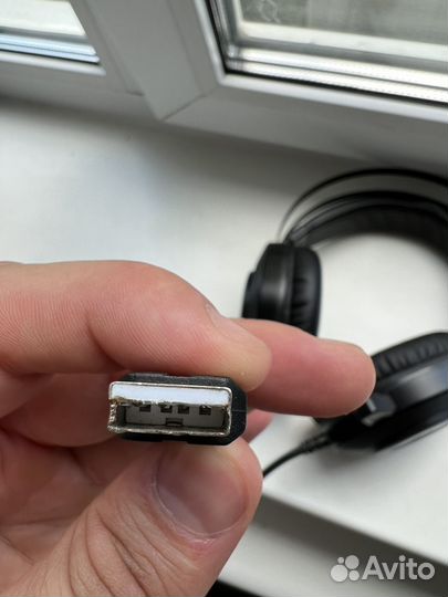 Наушники с микрофоном