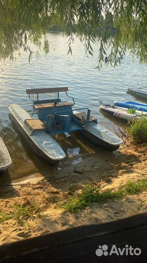 Катамаран бу