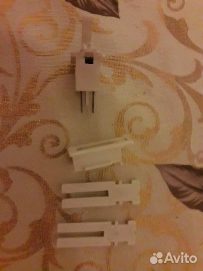 Кнопка включения света в холодильнике