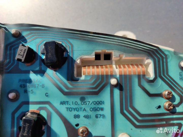 Щиток приборов Toyota Carina E лифтбек 1.6 4A-FE