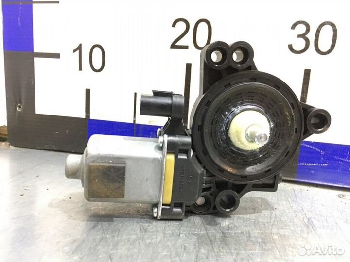 Моторчик стеклоподъемника задний левый Hyundai I30