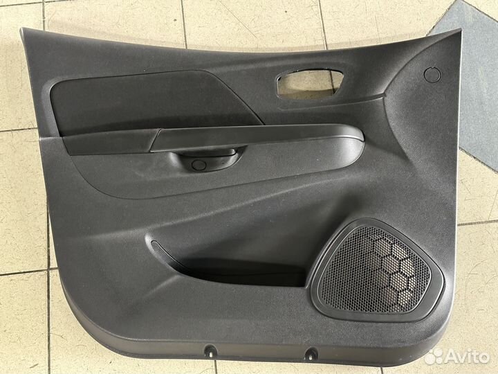 Обшивка передней левой двери Рено Каптюр