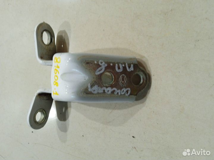 Петля двери(передняя правая верхняя)