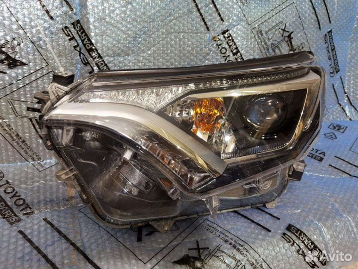 Фара левая Toyota Rav4 2015-2019