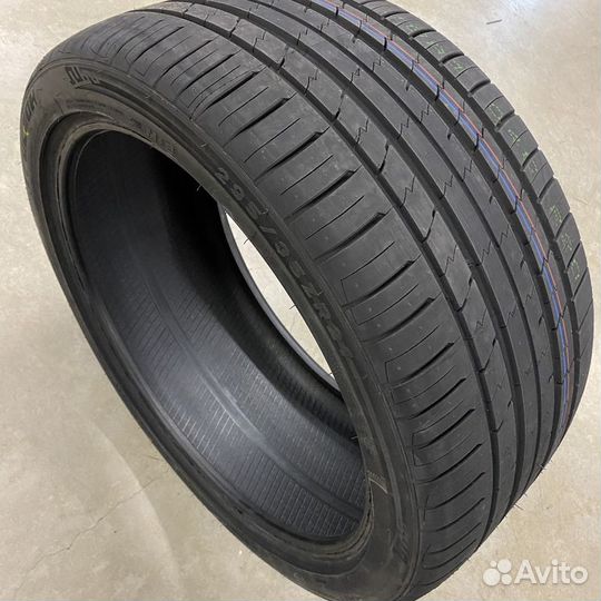 Tracmax X-Privilo RS01+ 255/40 R21