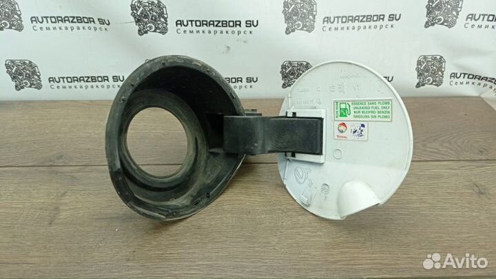 Лючок топливного бака Peugeot 308 хетчбек EP6 1.6