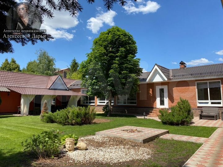 Коттедж 348 м² на участке 10,5 сот.