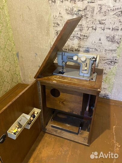 Швейная машина Чайка 3