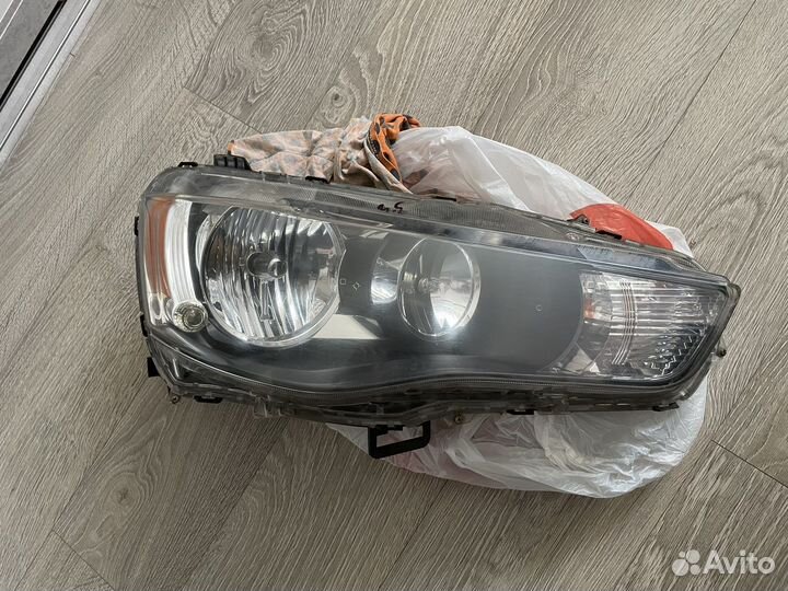 Фара правая Mitsubishi Outlander XL 2009-2013