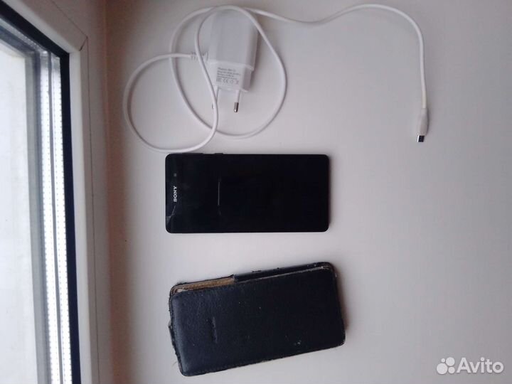 Телефон Sony Xperia E5