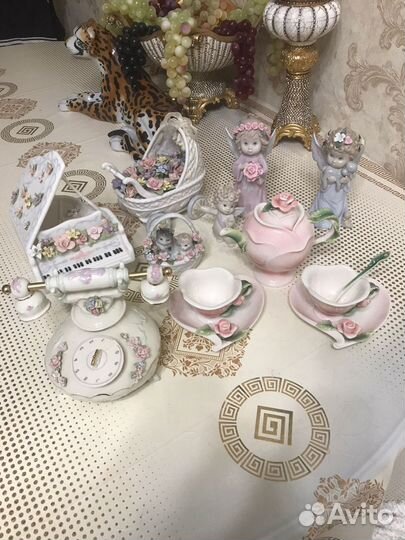 Фарфоровые статуэтки Pavone. Ваза. Италия