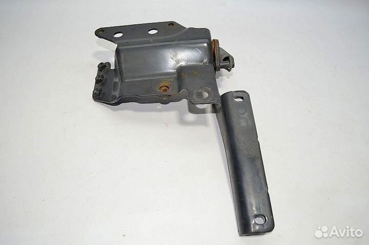 Петля решетки радиатора, левая scania P-series (01