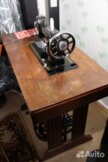 Старинная швейная машинка Csepel 30