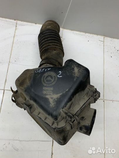 Корпус воздушного фильтра Geely Mk седан 1.5 16V