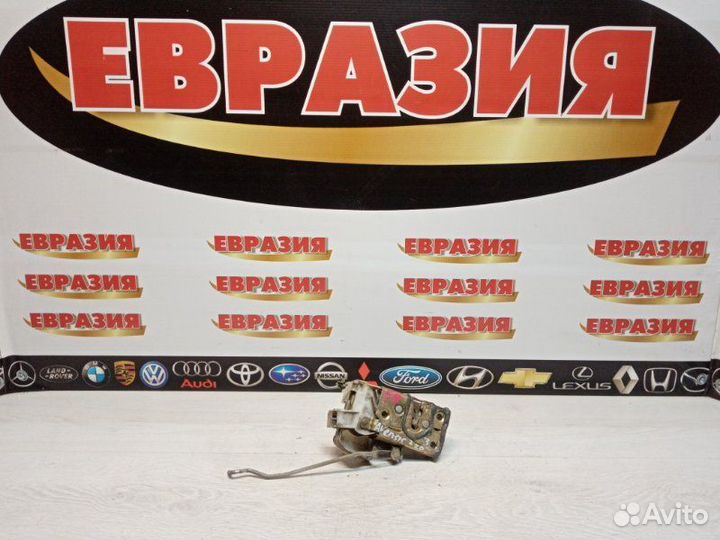 Замок двери передний правый Toyota Avensis CDT220L