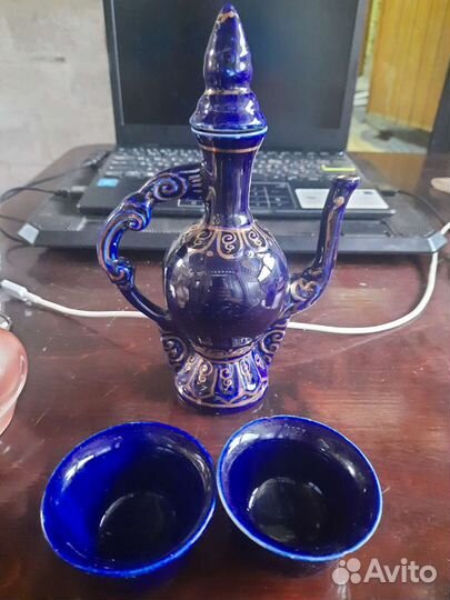 Фарфоровый монгольский чайник с двумя чашечками