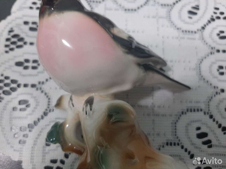 Птичка снегирь фарфор