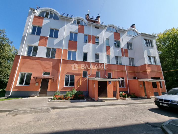 3-к. квартира, 140,5 м², 2/4 эт.