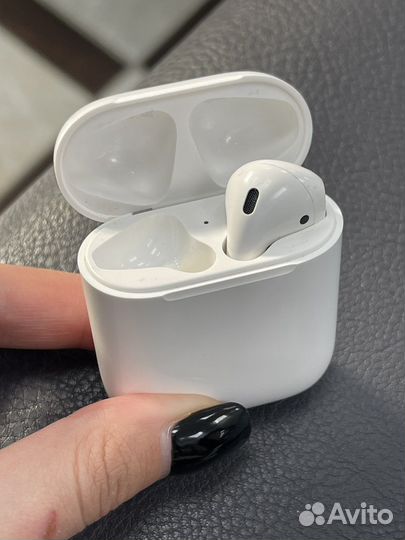 Airpods 2 оригинал кейс и правый наушник