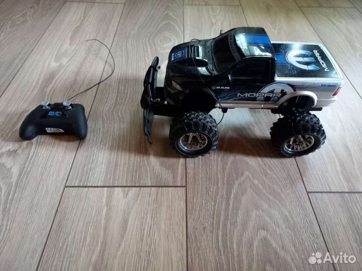Машина на радиоуправлении Dodge Ram