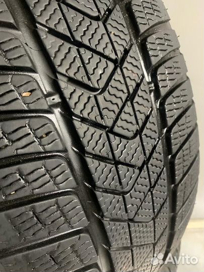 Pirelli Winter Sottozero 3 245/40 R21 и 275/35 R21