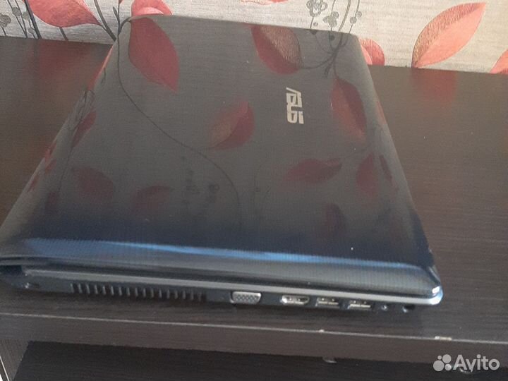 Ноутбуе Asus i3