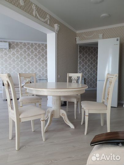 Стол обеденный и стулья