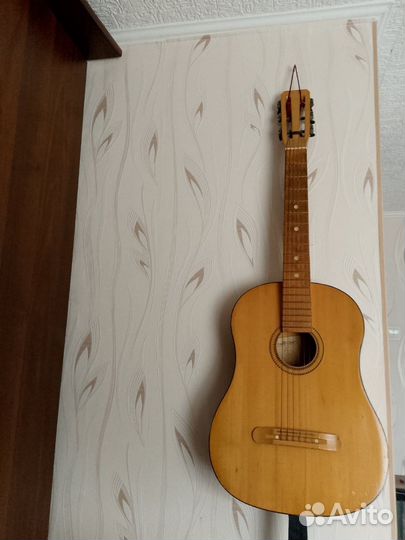 Классическая гитара шестиструнная