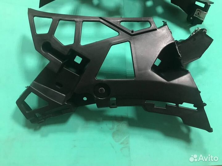 Мерседес 166, 292 кронштейн фары новый