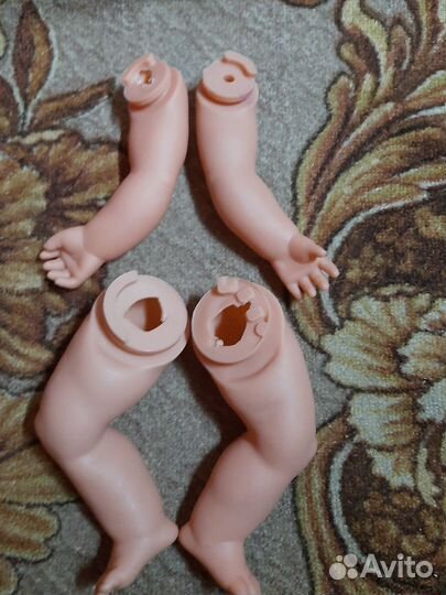 Лот запчастей на современных кукол