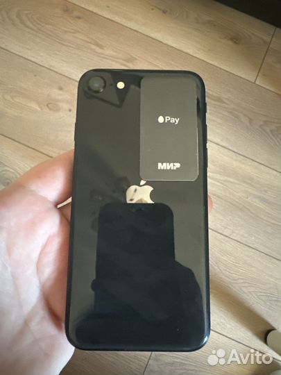 iPhone SE, 64 ГБ