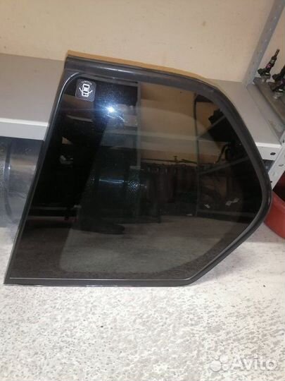Форточка собачника правая Nissan X-Trail TNT31
