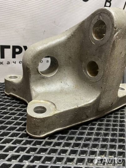 Кронштейн двигателя задний правый Volvo FH4