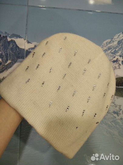 Шапка женская молочного цвета