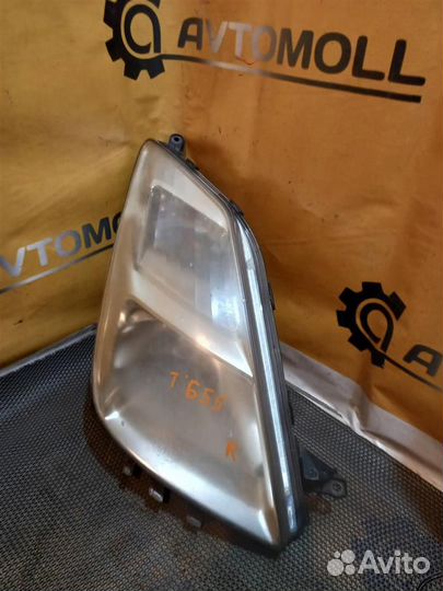 Фара правая toyota prius NHW20