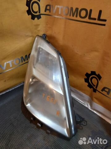 Фара правая toyota prius NHW20