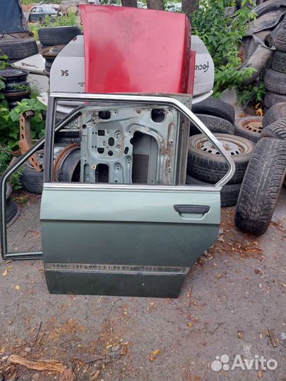 Дверь левая задняя BMW E28