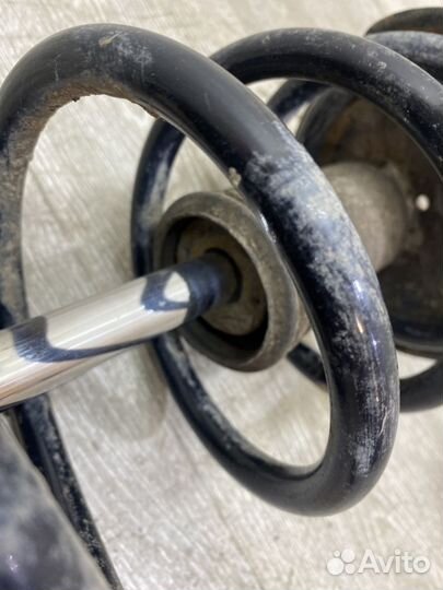 Амортизатор передний правый Renault Logan