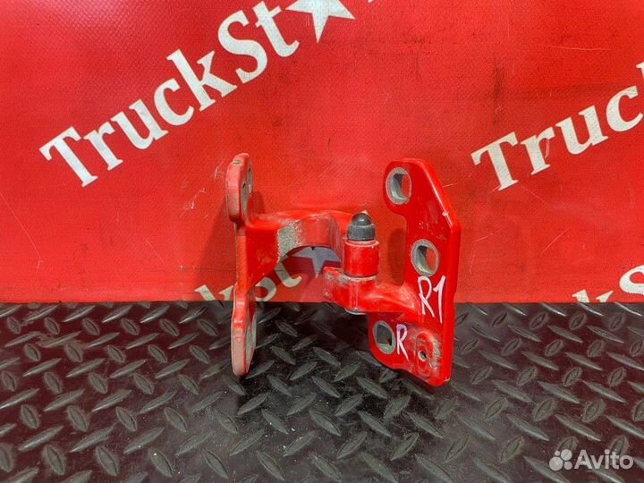 Петля двери правой Renault T