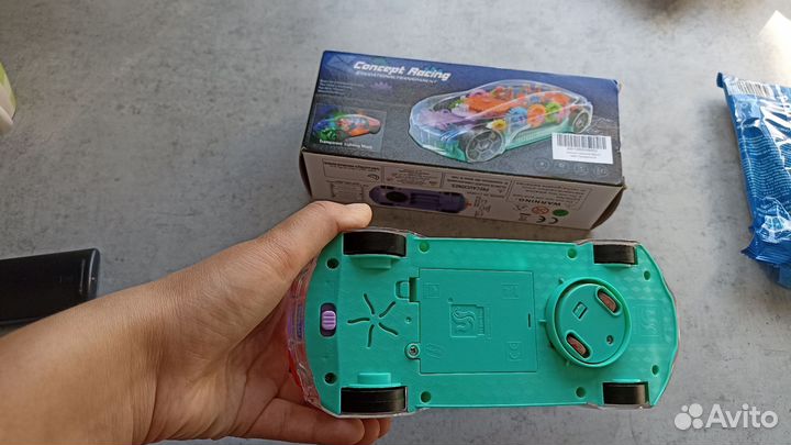 Прозрачная машинка с шестеренками