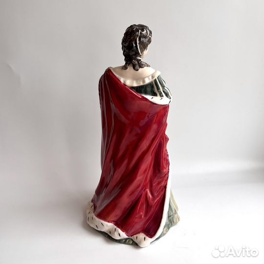 Royal Doulton. Статуэтка королевы Анны