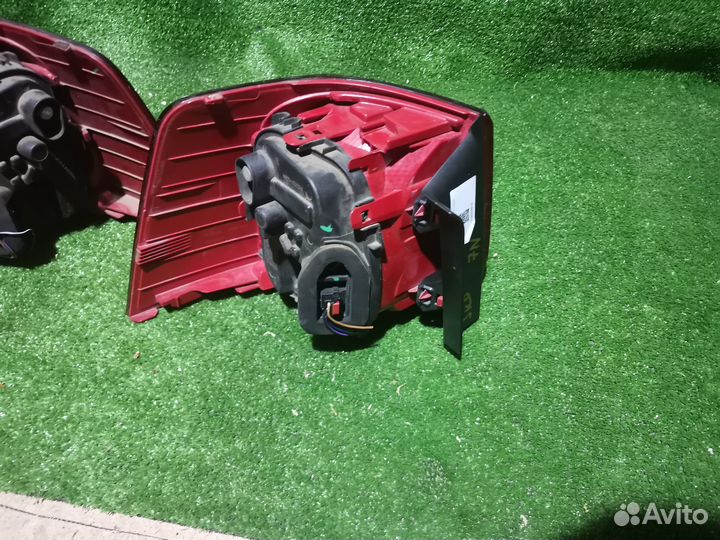 Фонарь задний левый правый Volkswagen Sharan 7N1