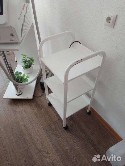 Искусственные цветы в горшках